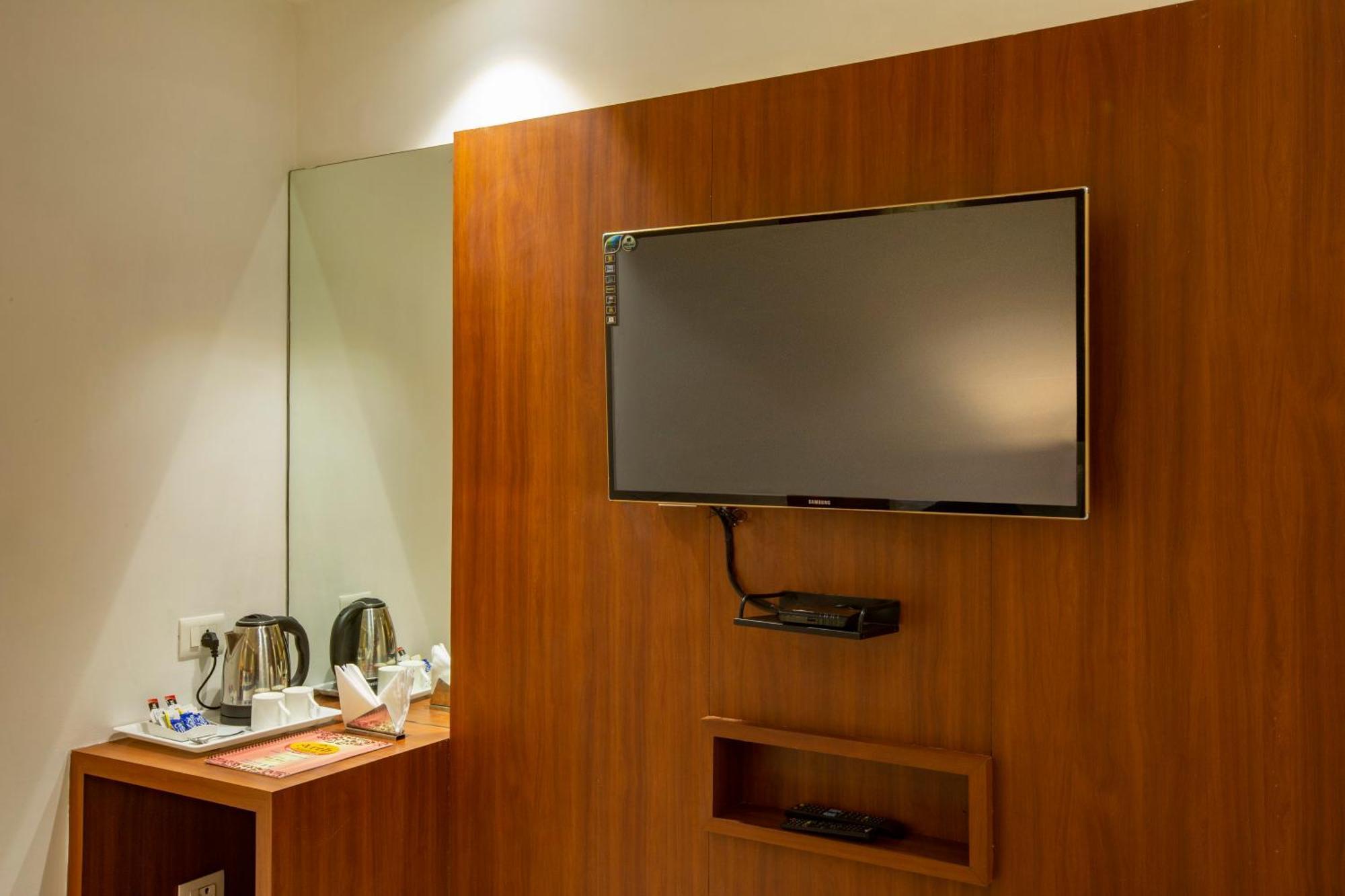 Hotel Arch Suites - Near Aerocity New Delhi Buitenkant foto