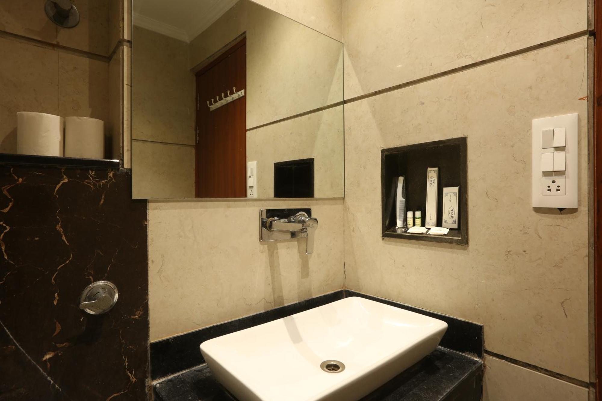 Hotel Arch Suites - Near Aerocity New Delhi Buitenkant foto